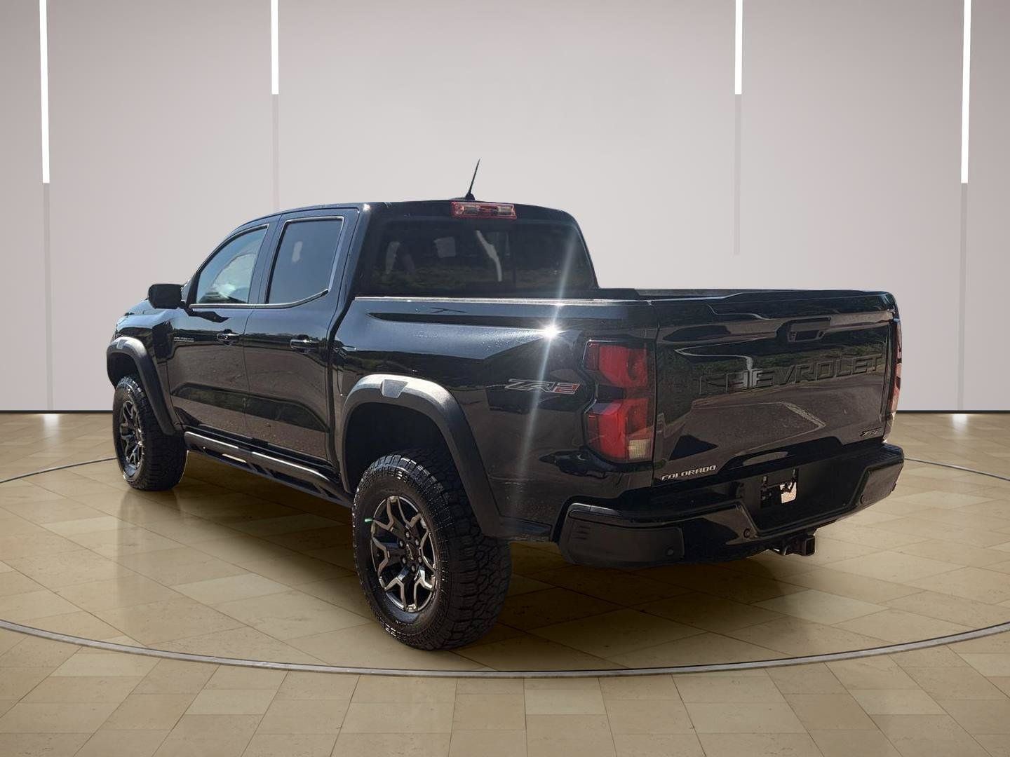 Used 2023 Chevrolet Colorado ZR2 w/ ZR2 Convenience Package III AWD/4WD image 4