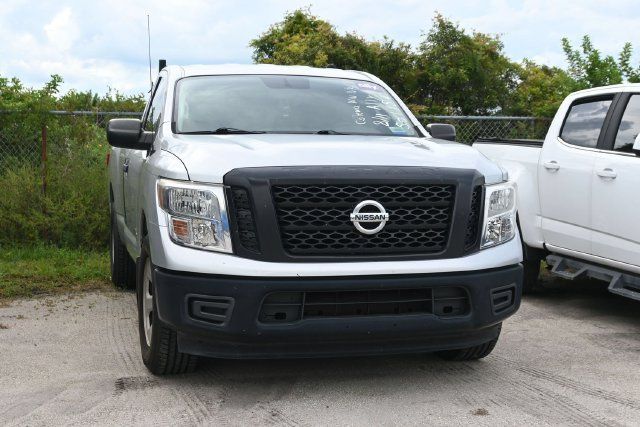 Used 2018 Nissan Titan S RWD image 3
