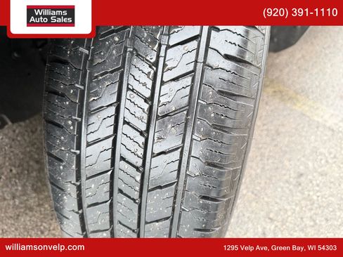 Used 2018 Ford Explorer XLT w/ Equipment Group 202A image 30