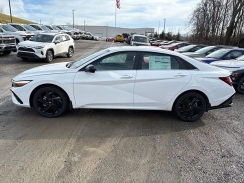 New 2026 Hyundai Elantra SEL Sport Premium FWD image 2