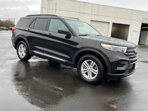 Used 2023 Ford Explorer XLT image 7