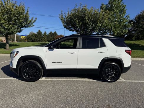 Used 2025 GMC Terrain Elevation w/ Black Edition image 3