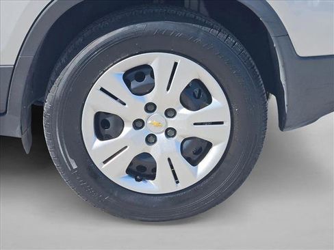 Used 2019 Chevrolet Trax LS image 23