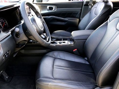 Used 2022 Kia Sorento SX image 10
