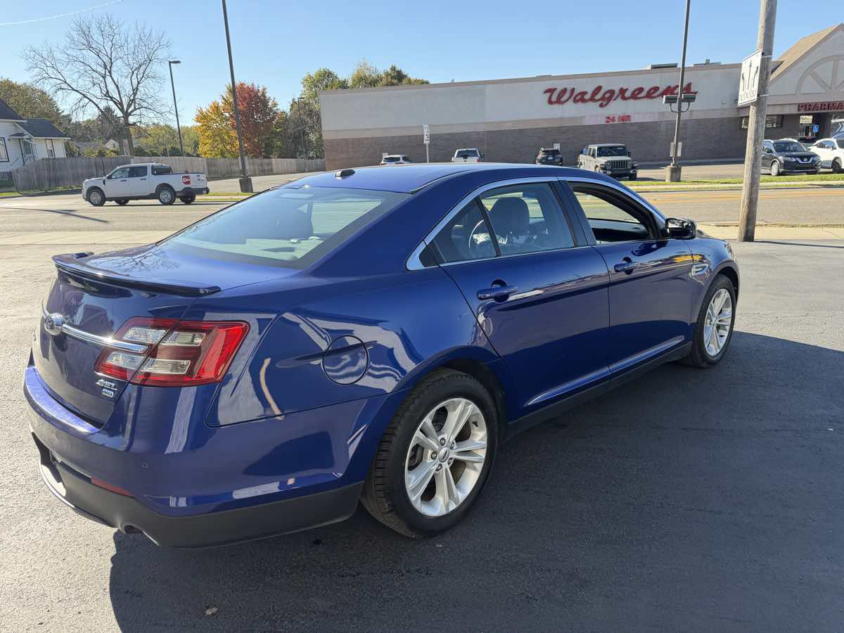 Used 2015 Ford Taurus SEL w/ Equipment Group 201A AWD/4WD image 5