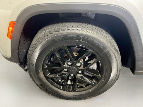 Used 2022 Jeep Grand Cherokee L Laredo w/ Luxury Tech Group I RWD image 13