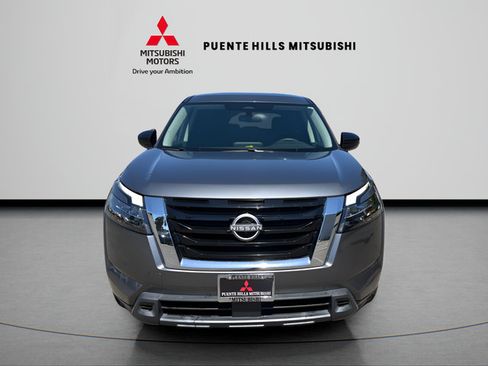 Used 2023 Nissan Pathfinder S FWD image 2