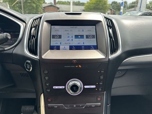 Used 2020 Ford Edge Titanium AWD/4WD image 19