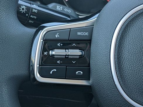 Certified 2023 Kia Sorento LX image 18