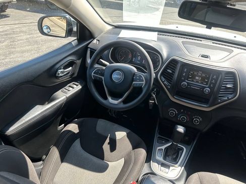 Used 2016 Jeep Cherokee Sport FWD image 26
