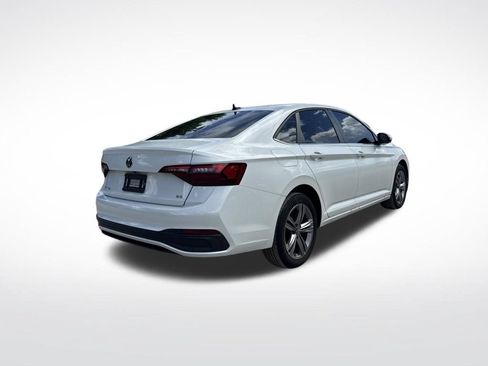 Used 2024 Volkswagen Jetta SE FWD image 5