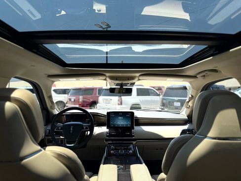 Used 2021 Lincoln Navigator Reserve image 22