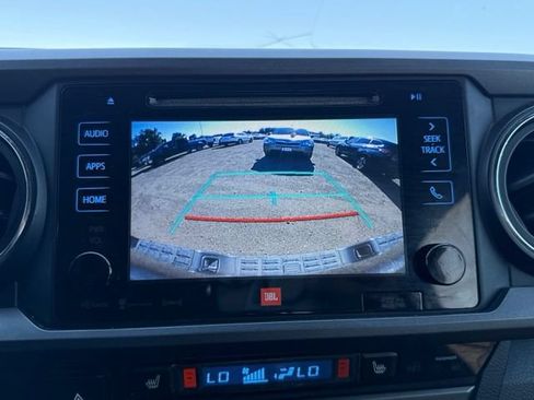 Used 2016 Toyota Tacoma TRD Off-Road AWD/4WD image 17