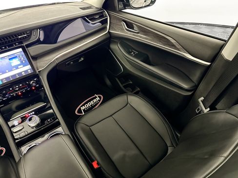 Used 2023 Jeep Grand Cherokee 30th Anniversary image 32