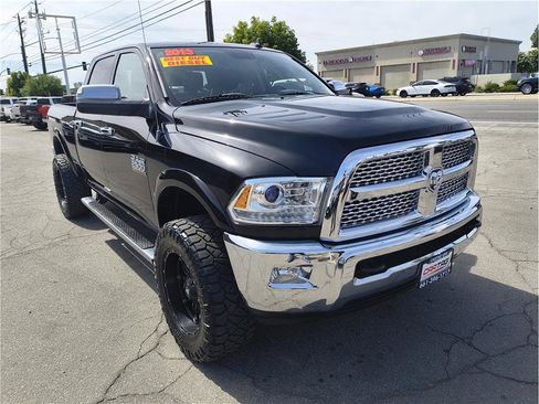 Used 2013 RAM 2500 Laramie w/ Convenience Group AWD/4WD image 2