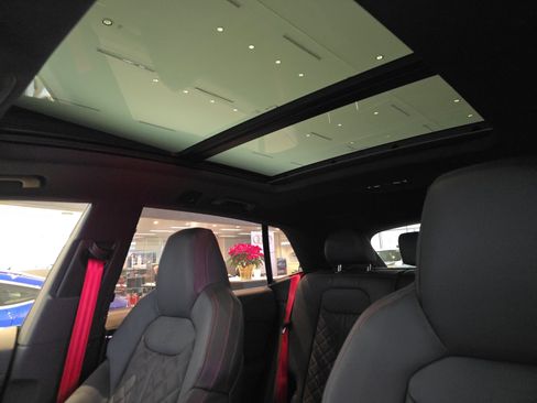 New 2026 Audi Q8 Prestige image 9