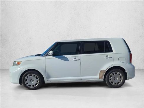 Used 2011 Scion xB FWD image 6