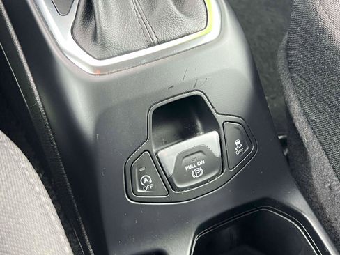 Used 2023 Jeep Renegade Latitude image 13