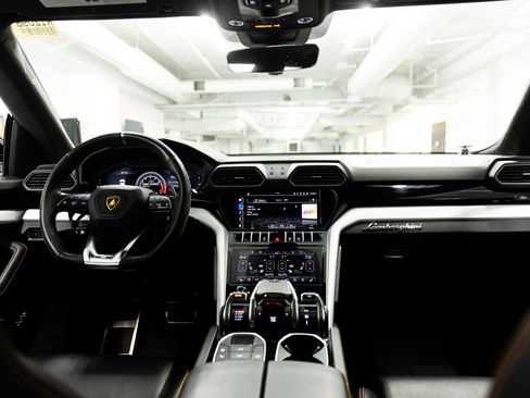 Used 2021 Lamborghini Urus image 30