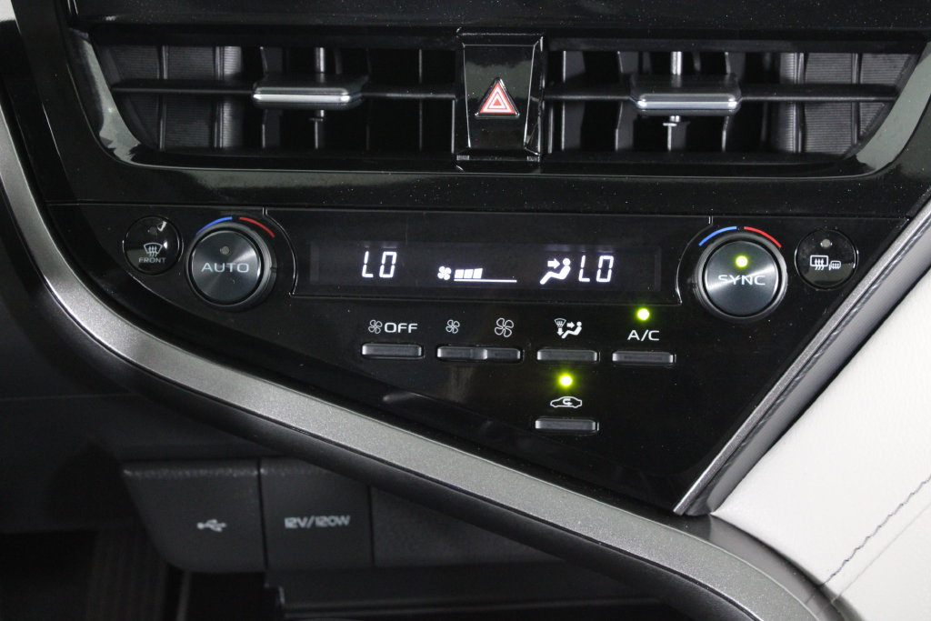 Used 2024 Toyota Camry SE w/ Convenience Package FWD image 21