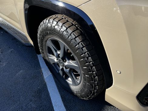 Used 2025 Lexus LX 700h Overtrail image 11