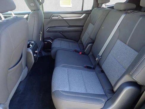 Used 2025 GMC Acadia Elevation image 9