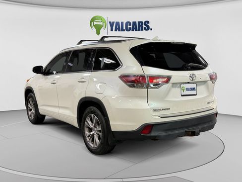 Used 2015 Toyota Highlander XLE AWD/4WD image 3