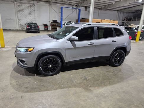 Used 2019 Jeep Cherokee Latitude w/ Popular Appearance Group FWD image 3