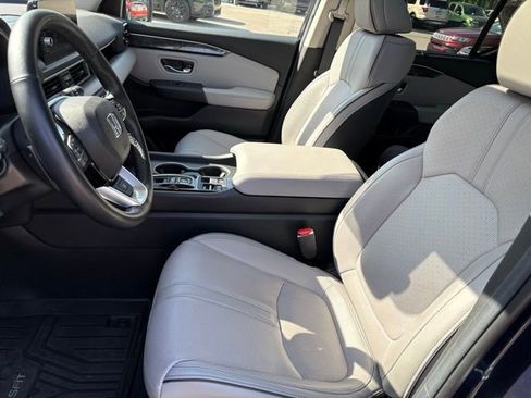 Used 2025 Honda Pilot Elite image 9
