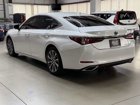 Used 2019 Lexus ES 350 w/ Premium Package FWD image 2