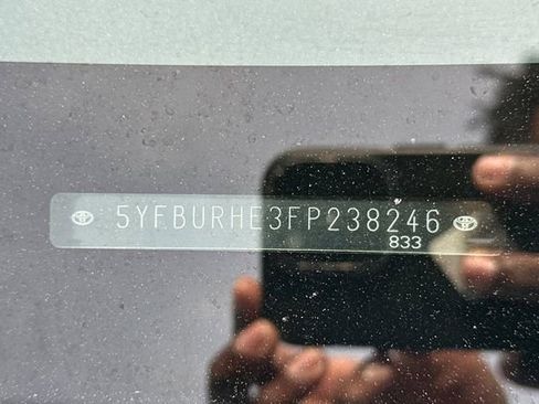 Used 2015 Toyota Corolla LE image 3