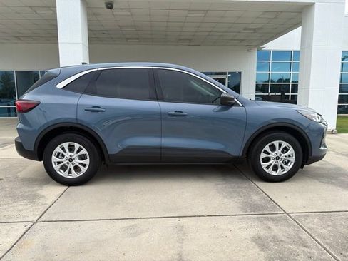 Used 2024 Ford Escape Active w/ Cold Weather Package FWD image 8