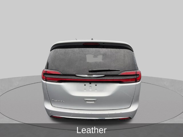 Used 2026 Chrysler Pacifica Select FWD image 7