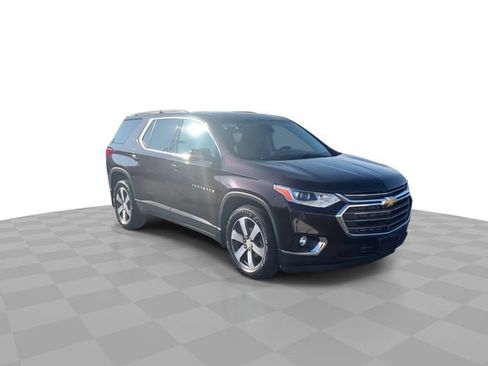 Certified 2020 Chevrolet Traverse LT w/ LT Premium Package AWD/4WD image 2