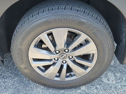 Certified 2024 Nissan Pathfinder SV w/ SV Premium Package FWD image 9