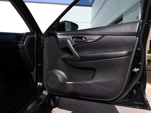 Used 2019 Nissan Rogue S AWD/4WD image 41