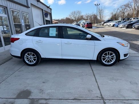 Used 2017 Ford Focus SE image 8
