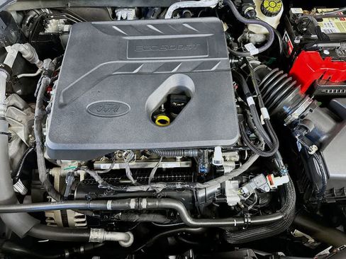 Certified 2020 Ford Escape SE image 9