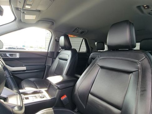 Used 2022 Ford Explorer XLT w/ Equipment Group 202A image 35