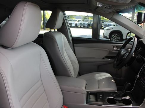 Used 2015 Toyota Camry XLE w/ Moonroof Package FWD image 43