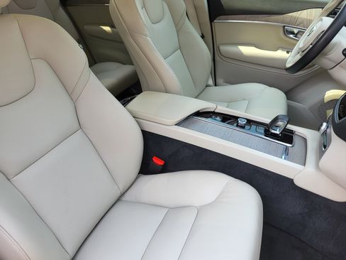 Certified 2024 Volvo XC90 T8 Plus w/ Protection Package AWD/4WD image 11