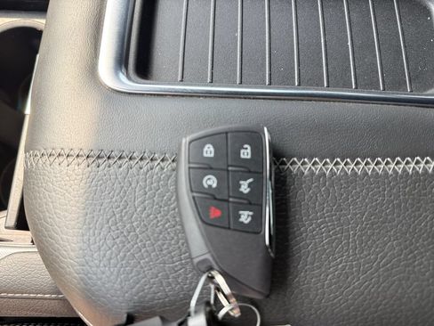 Used 2022 GMC Yukon XL Denali AWD/4WD image 46