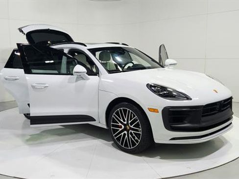 Used 2023 Porsche Macan GTS image 29