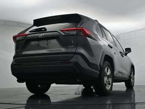Used 2022 Toyota RAV4 XLE AWD/4WD image 22