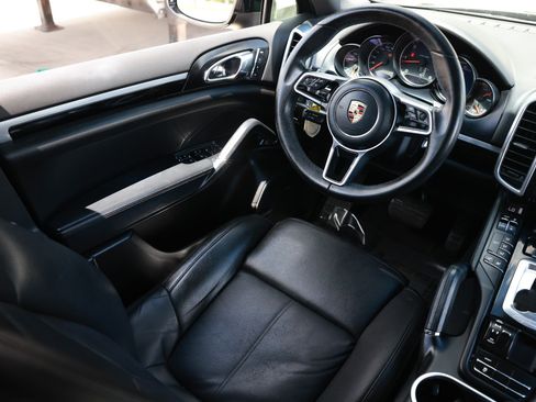 Used 2016 Porsche Cayenne Diesel AWD/4WD image 23