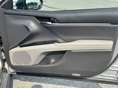 Used 2020 Toyota Camry XLE w/ Sunroof Package FWD image 24