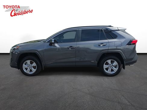 Used 2025 Toyota RAV4 XLE AWD/4WD image 8