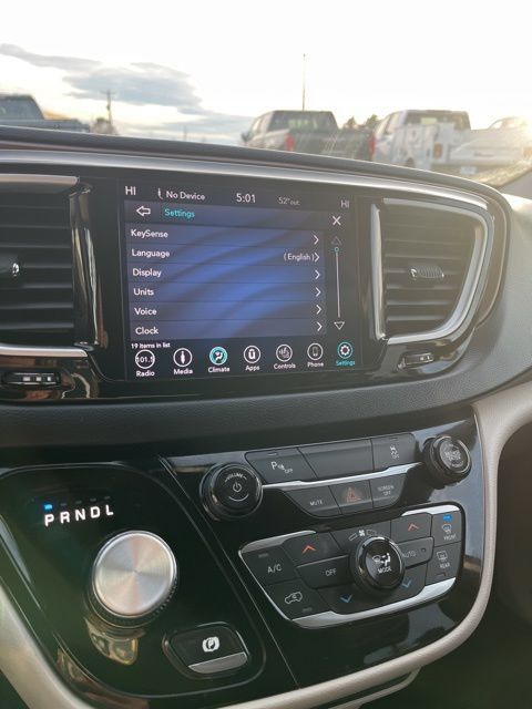 Used 2019 Chrysler Pacifica Touring-L FWD image 51