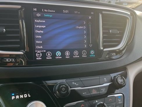 Used 2019 Chrysler Pacifica Touring-L FWD image 51