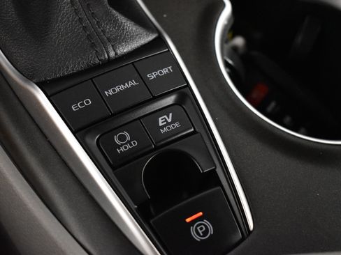 Used 2022 Toyota Camry XLE image 33